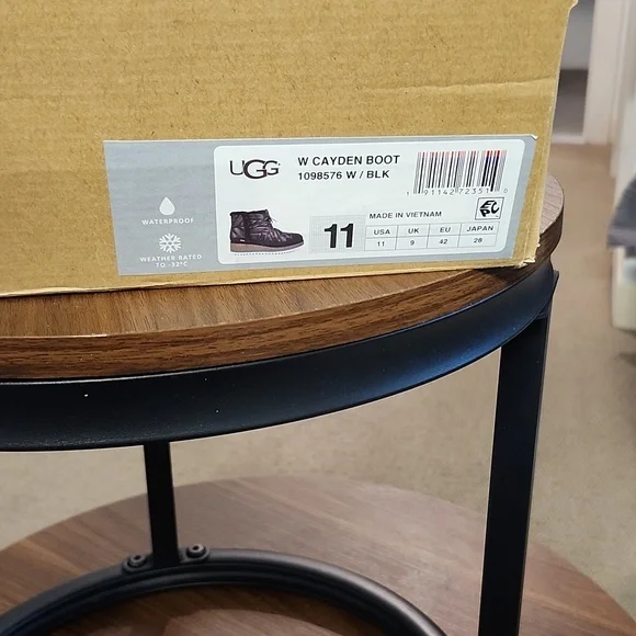 UGG Cayden Waterproof Quilted. Slip On Winter Boots/Black/Size 11 - Picture 2 of 7